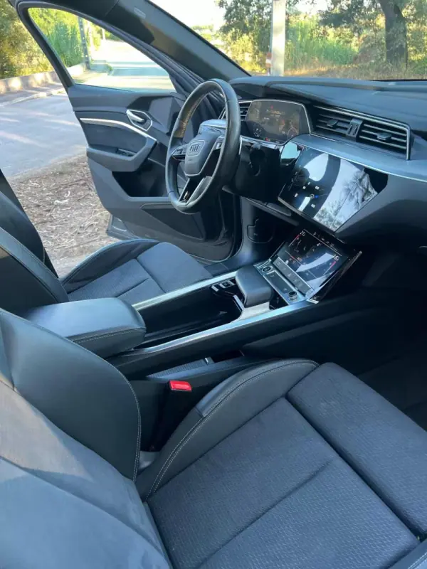 Audi e-tron 2022 - 34750 EUR, 131000 km - AUTO.MOTO.pt - 131000km - foto 43 de 50