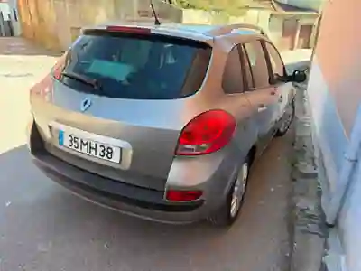 Renault Clio 2011 — photo 5 of 10