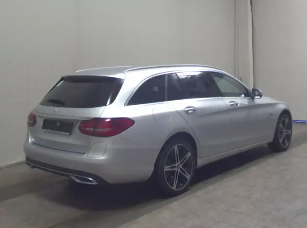Mercedes-Benz C 300 2021 - 27500 EUR, 89000 km - AUTO.MOTO.pt - 89000km - foto 2 de 11