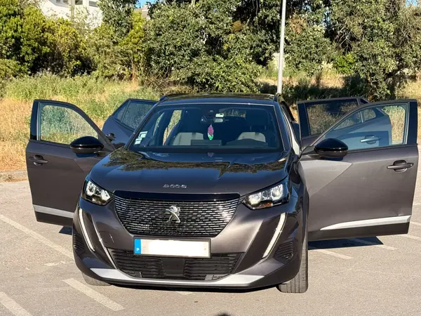 Peugeot 2008 2022 - 14500 EUR, 46500 km - 46500km - foto 5 de 9