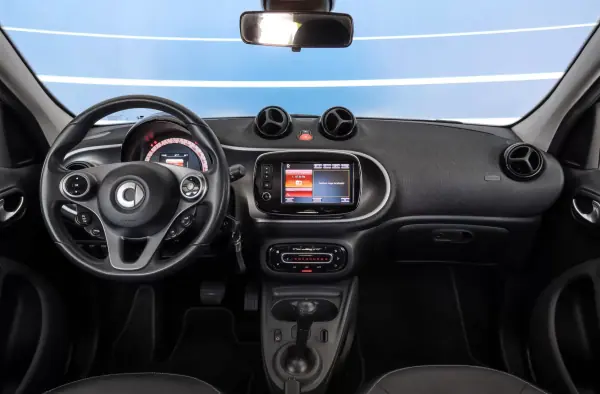 Smart ForFour 2018 - 10500 EUR, 96652 km - AUTO.MOTO.pt - 96652km - foto 6 de 15