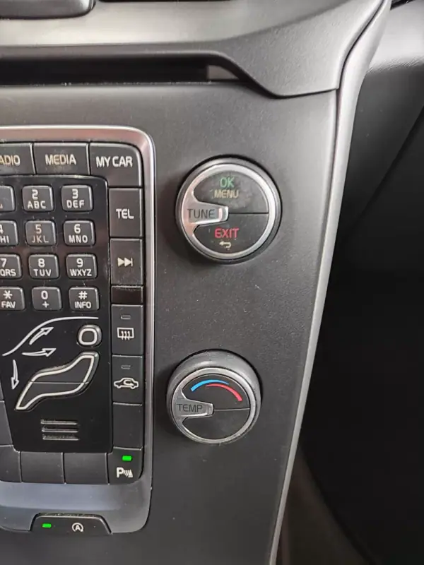 Volvo V40 Cross Country 2014 - 8150 EUR, 211000 km - AUTO.MOTO.pt - 211000km - foto 32 de 35