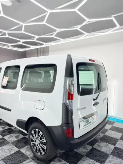 Renault 2016 - 7500 EUR, 38000 km - AUTO.MOTO.pt - 38000km - foto 6 de 16