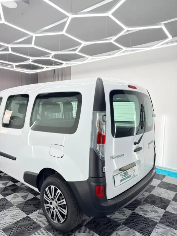 Renault 2016 - 7500 EUR, 38000 km - AUTO.MOTO.pt - 38000km - foto 6 de 16