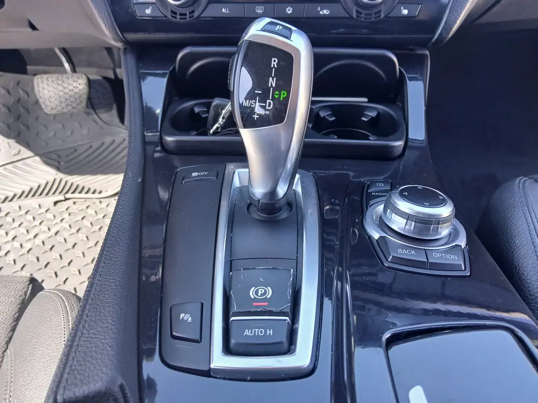 BMW 520 Gran Turismo 2011 - 12800 EUR, 321711 km - AUTO.MOTO.pt - 321711km - foto 7 de 11