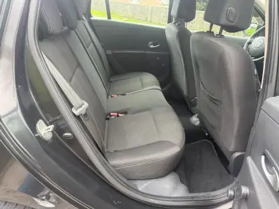 Renault Clio Break 2009 - 5450 EUR, 202000 km - AUTO.MOTO.pt - 202000km - foto 15 de 26