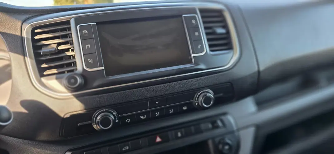 Peugeot 2019 - 16900 EUR, 130000 km - AUTO.MOTO.pt - 130000km - foto 7 de 11