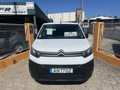 Citroën Berlingo 2022 - 13800 EUR, 118170 km - AUTO.MOTO.pt - 118170km - foto 4 de 12