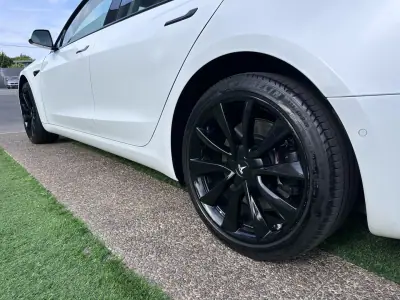 Tesla Model 3 2019 - 15500 EUR, 333000 km - AUTO.MOTO.pt - 333000km - foto 22 de 62