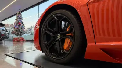 Lamborghini Aventador 2012 - 349900 EUR, 17929 km - AUTO.MOTO.pt - 17929km - foto 7 de 39