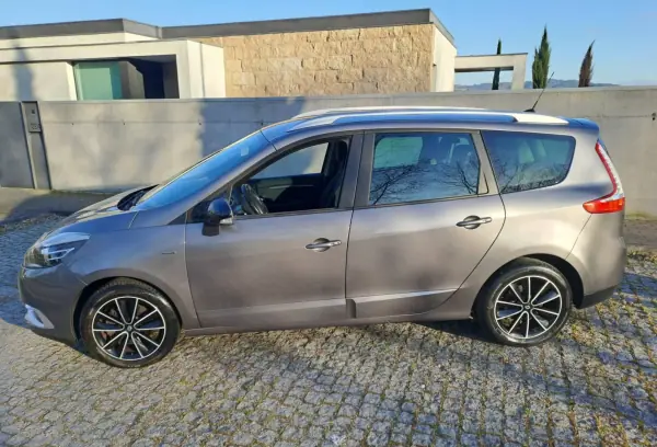 Renault Grand Scénic 2015 - 10990 EUR, 189000 km - AUTO.MOTO.pt - 189000km - foto 3 de 15