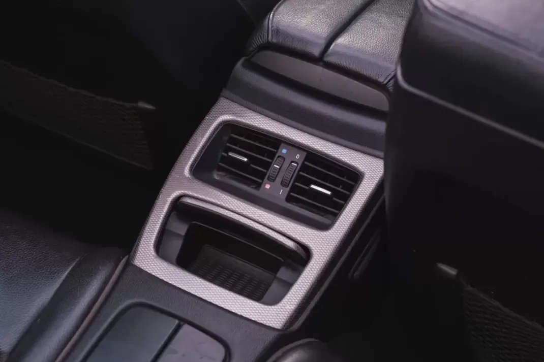 BMW 320 2016 - 18900 EUR, 230000 km - AUTO.MOTO.pt - 230000km - foto 25 de 28