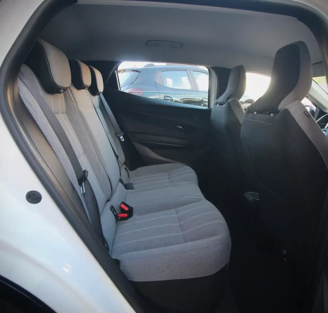 Renault Mégane E-Tech 2022 - 21000 EUR, 31000 km - AUTO.MOTO.pt - 31000km - foto 21 de 29