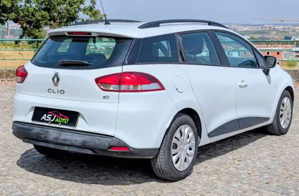 Renault Clio Sport Tourer 2014 - 4900 EUR, 282045 km - AUTO.MOTO.pt - 282045km - foto 9 de 21
