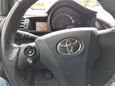 Toyota iQ 2011 - 7499 EUR, 126382 km - AUTO.MOTO.pt - 126382km - foto 20 de 25