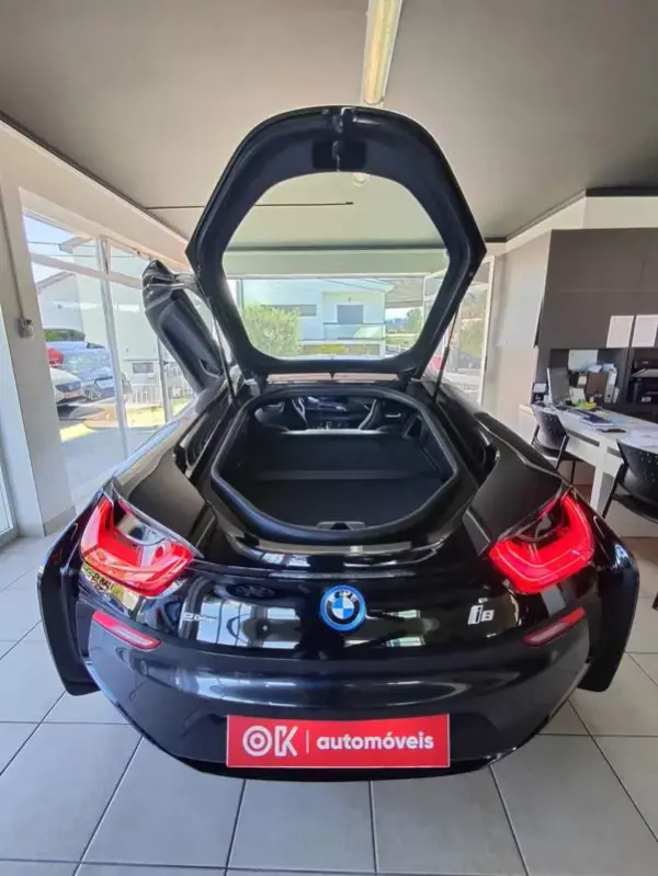 BMW i8 2017 - 65500 EUR, 96600 km - AUTO.MOTO.pt - 96600km - foto 15 de 38