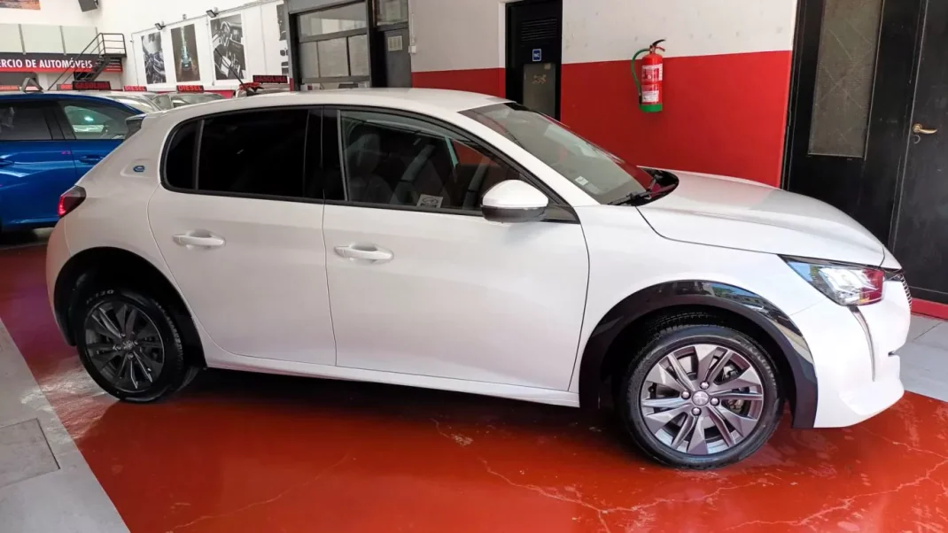 Peugeot e-208 2020 - 20490 EUR, 46617 km - AUTO.MOTO.pt - 46617km - foto 4 de 70