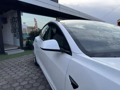 Tesla Model 3 2021 - 28900 EUR, 73000 km - AUTO.MOTO.pt - 73000km - foto 20 de 32