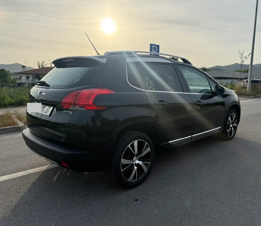 Peugeot 2008 2016 - 10900 EUR, 160000 km - AUTO.MOTO.pt - 160000km - foto 6 de 9