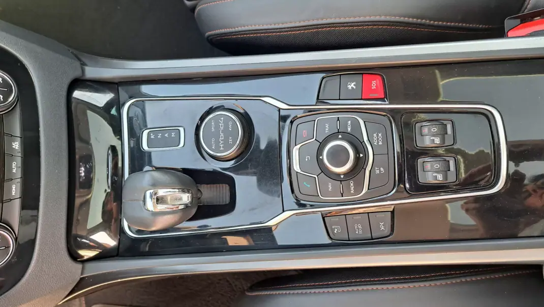 Peugeot 508 RXH 2012 - 8900 EUR, 236877 km - AUTO.MOTO.pt - 236877km - foto 18 de 33