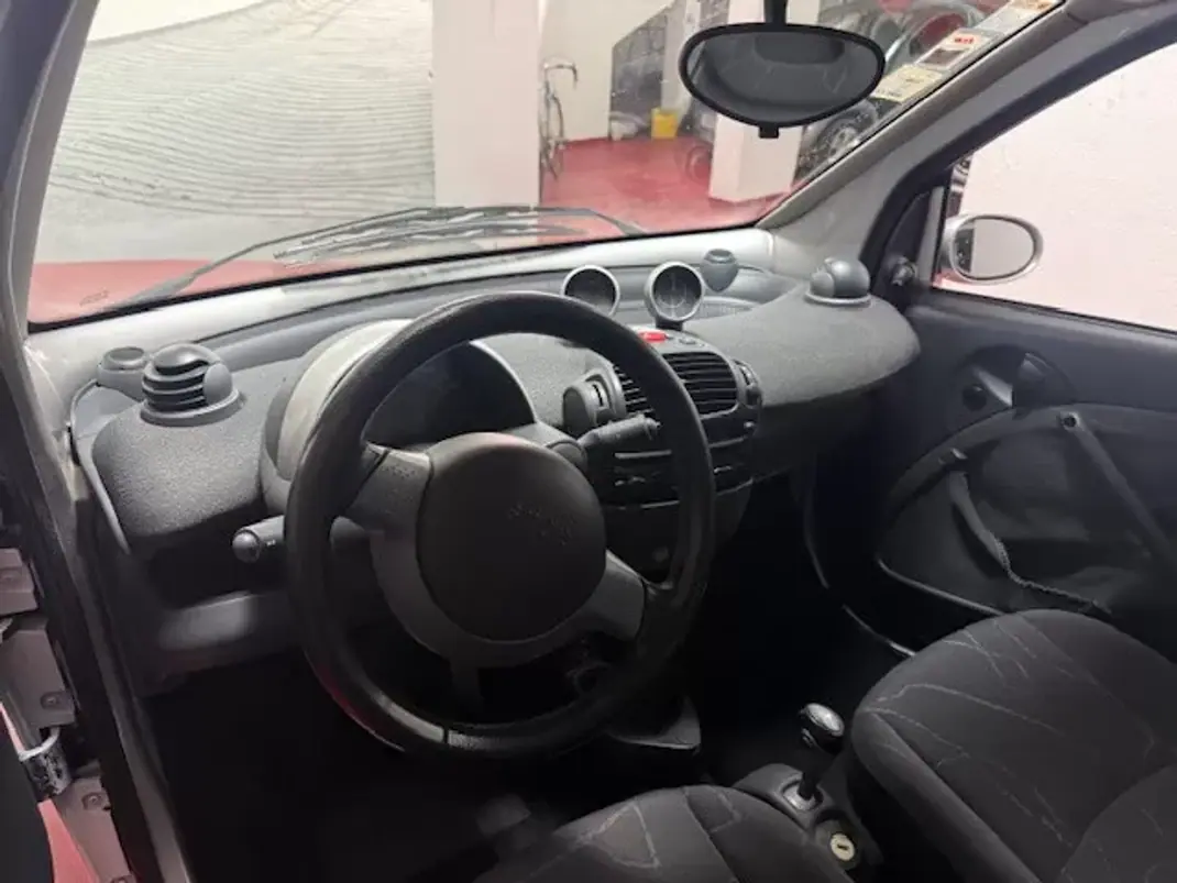 Smart Fortwo Cabrio 2004 - 4250 EUR, 122000 km - AUTO.MOTO.pt - 122000km - foto 25 de 29