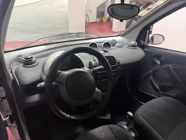 Smart Fortwo Cabrio 2004 - 4250 EUR, 122000 km - AUTO.MOTO.pt - 122000km - foto 25 de 29