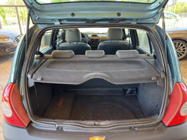 Renault Clio 2004 - 3250 EUR, 222926 km - AUTO.MOTO.pt - 222926km - foto 24 de 28