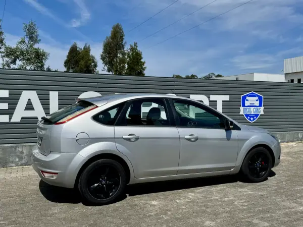 Ford Focus 2009 - 7250 EUR, 177000 km - AUTO.MOTO.pt - 177000km - foto 5 de 23