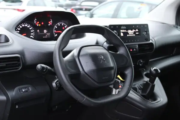 Peugeot Partner 1.5 BlueHDI Longa c/Barras Tejadilho 2021 - 13990 EUR, 176000 km - AUTO.MOTO.pt - 176000km - foto 12 de 14