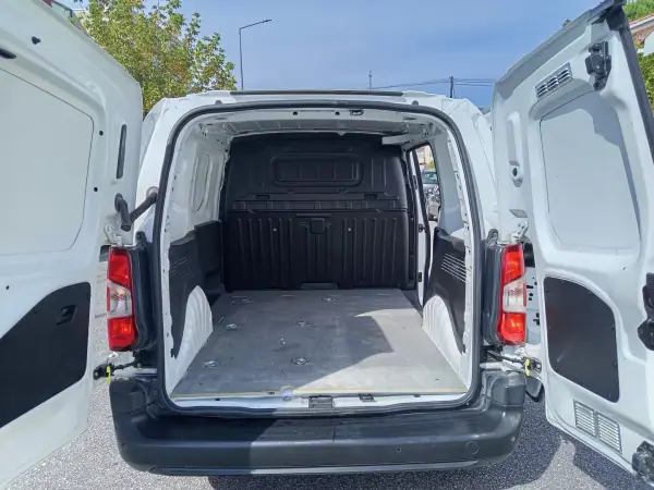 Citroën Berlingo 2020 - 12990 EUR, 127200 km - AUTO.MOTO.pt - 127200km - foto 9 de 19