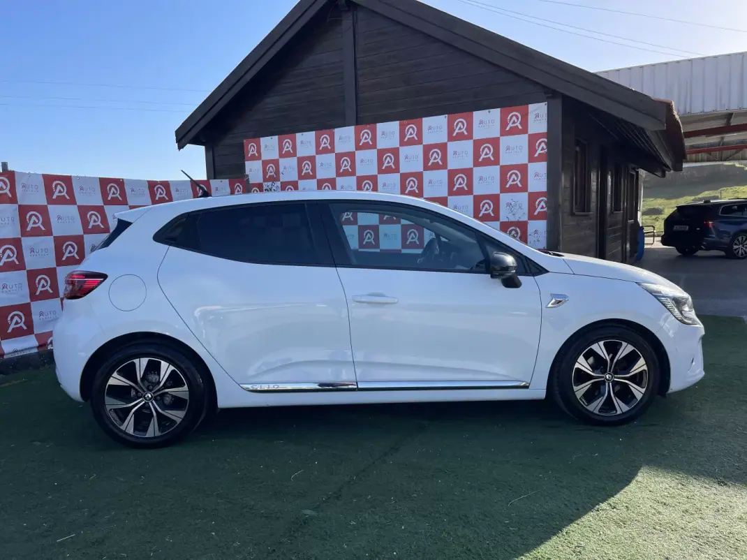 Renault Clio 2021 - 12490 EUR, 129465 km - AUTO.MOTO.pt - 129465km - foto 2 de 22