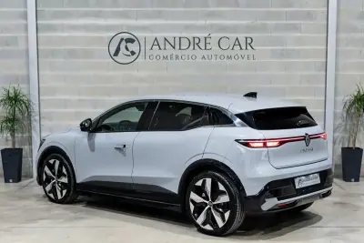 Renault Mégane E-Tech 2023 - 24450 EUR, 60913 km - AUTO.MOTO.pt - 60913km - foto 7 de 47