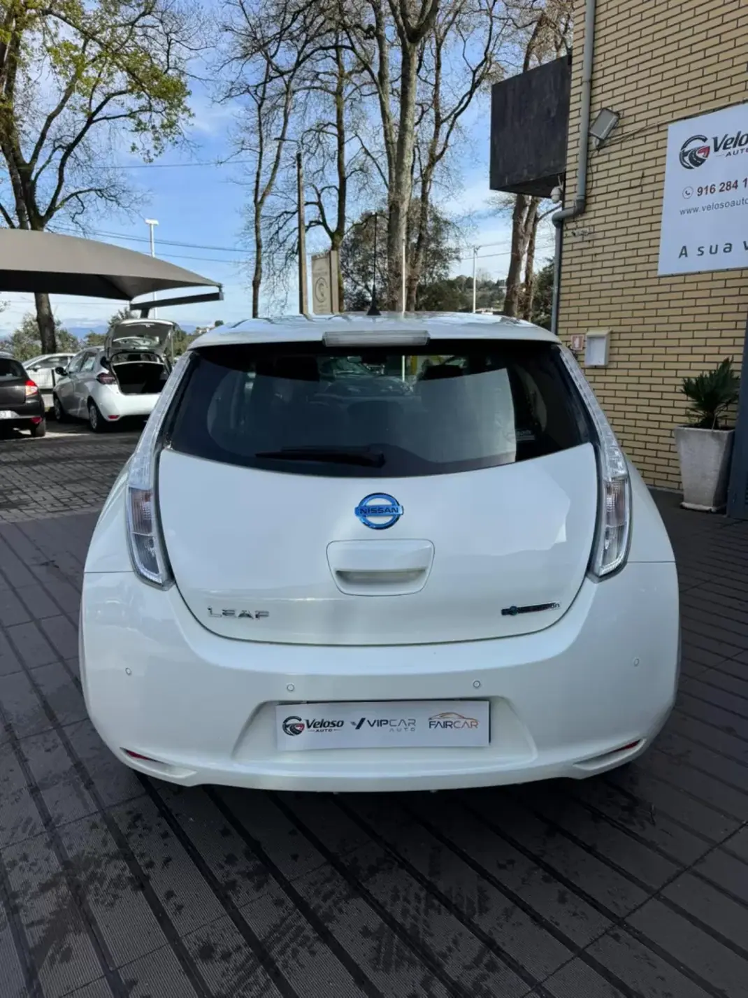 Nissan Leaf 2017 - 7900 EUR, 117534 km - AUTO.MOTO.pt - 117534km - foto 5 de 15
