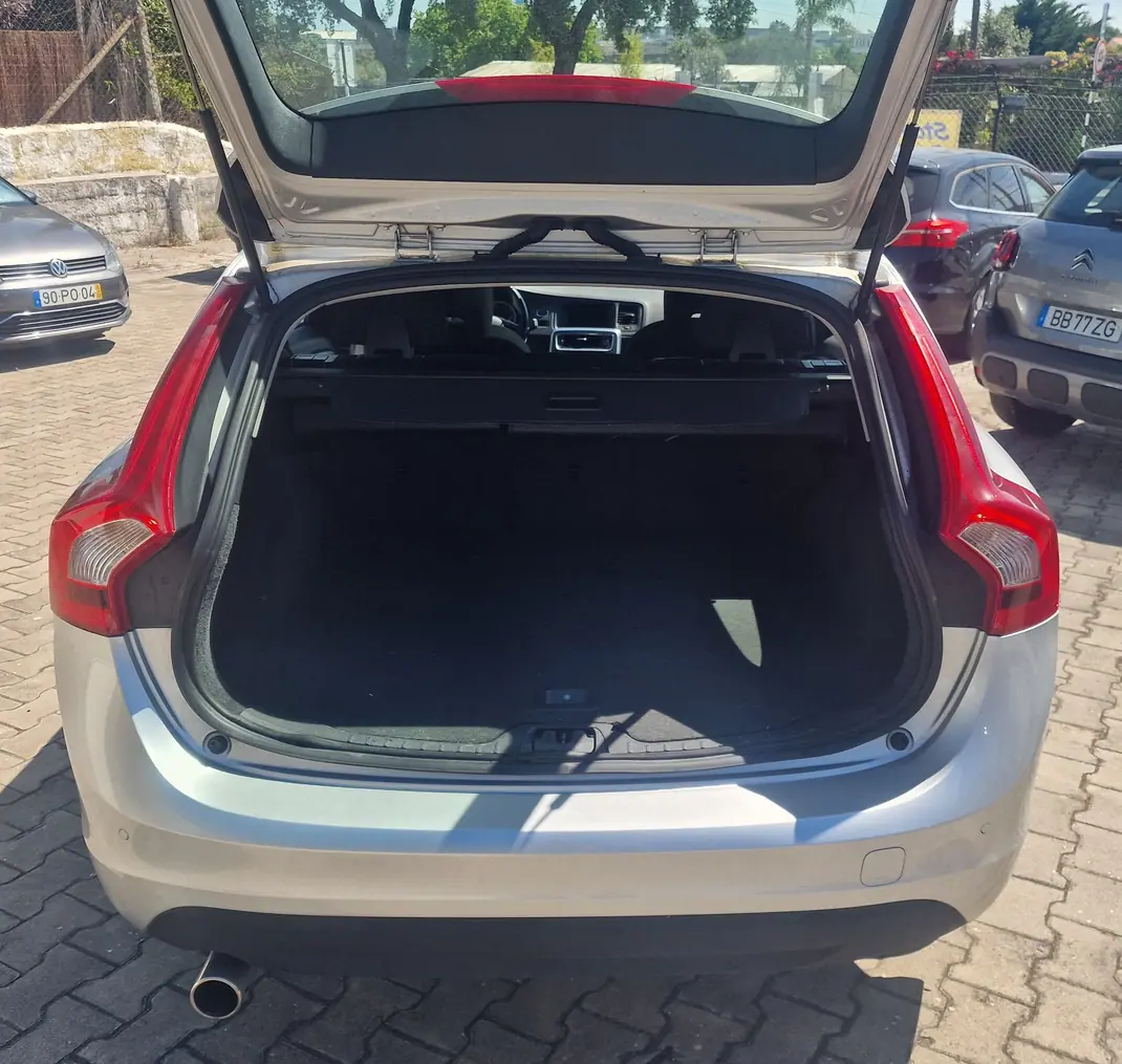 Volvo V60 2012 - 8950 EUR, 189000 km - 189000km - foto 12 de 13