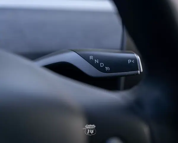 Tesla Model 3 2022 - 32990 EUR, 121900 km - AUTO.MOTO.pt - 121900km - foto 12 de 36