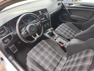 Volkswagen Golf 2014 - 17900 EUR, 195000 km - AUTO.MOTO.pt - 195000km - foto 17 de 32
