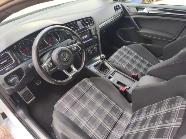 Volkswagen Golf 2014 - 17900 EUR, 195000 km - AUTO.MOTO.pt - 195000km - foto 17 de 32