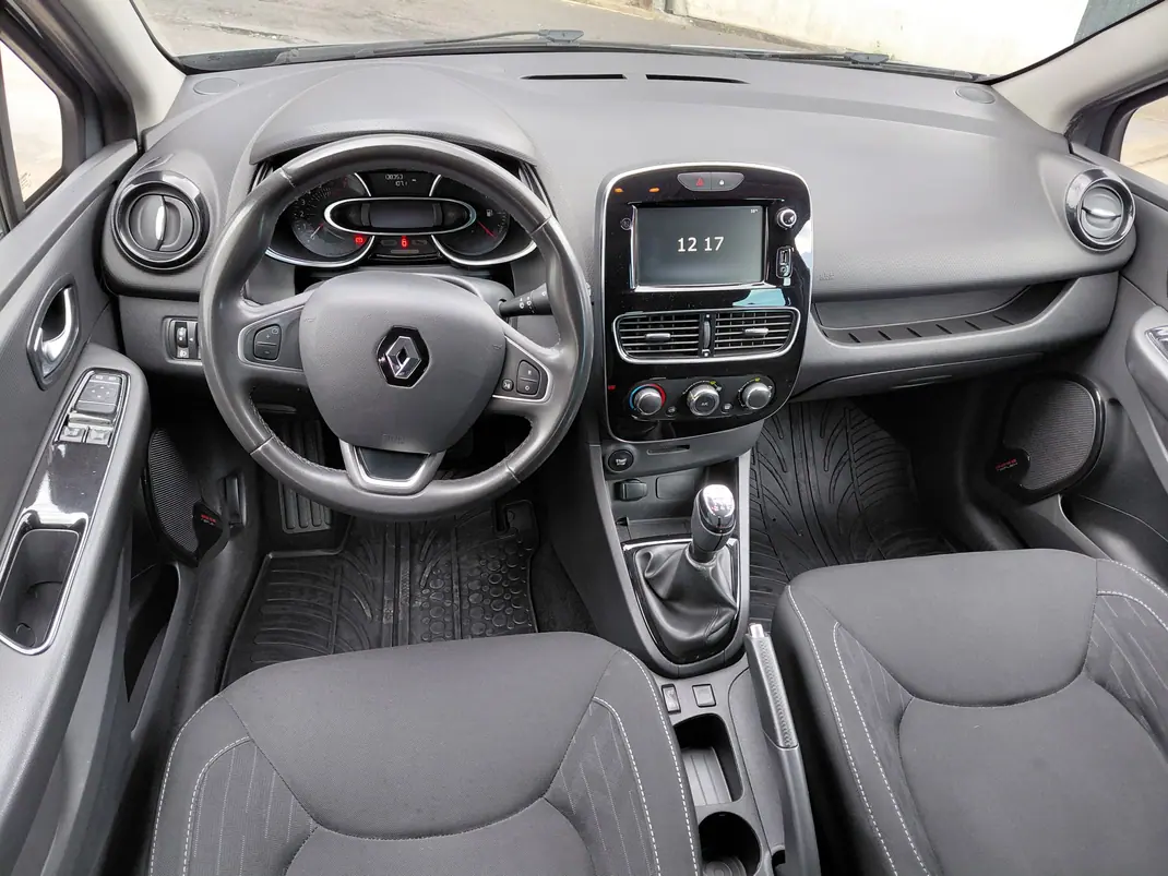 Renault Clio 2019 - 12250 EUR, 138353 km - AUTO.MOTO.pt - 138353km - foto 9 de 13