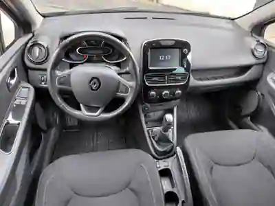 Renault Clio 2019 - 12250 EUR, 138353 km - AUTO.MOTO.pt - 138353km - foto 9 de 13