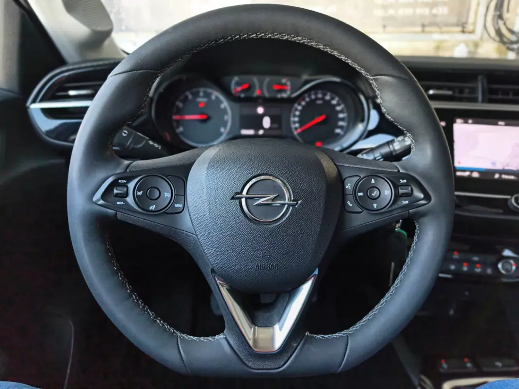 Opel Corsa 2023 - 15900 EUR, 36600 km - AUTO.MOTO.pt - 36600km - foto 14 de 17