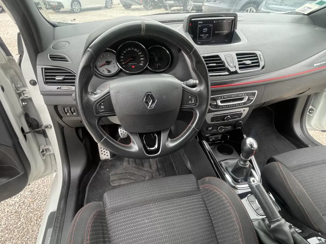 Renault Mégane Coupe 2015 - 23900 EUR, 124085 km - 124085km - foto 7 de 8