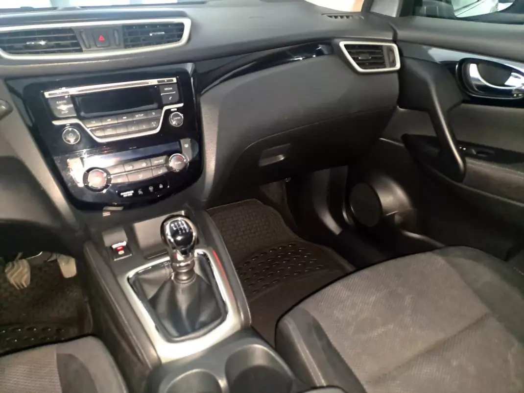 Nissan Qashqai 2015 - 12990 EUR, 104000 km - 104000km - foto 14 de 22
