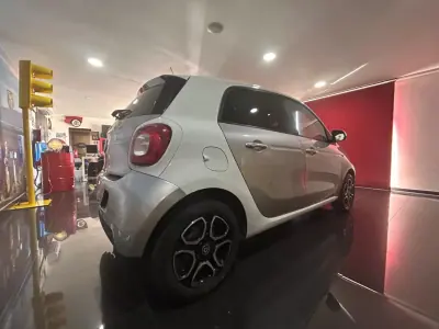 Smart ForFour 2018 - 10950 EUR, 118372 km - AUTO.MOTO.pt - 118372km - foto 6 de 21