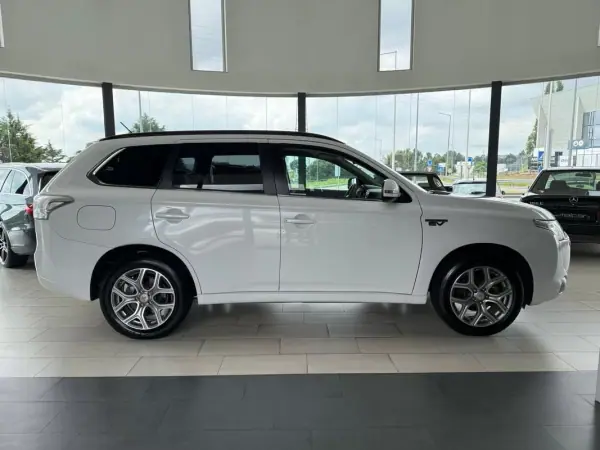 Mitsubishi Outlander 2015 - 15990 EUR, 157367 km - AUTO.MOTO.pt - 157367km - foto 28 de 28