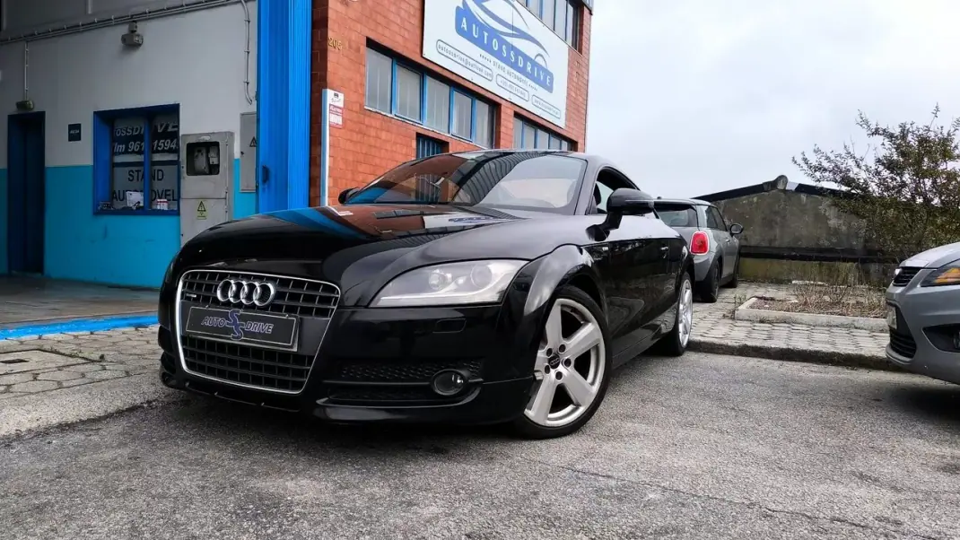 Audi TT Coupé 2006 - 11900 EUR, 198000 km - AUTO.MOTO.pt - 198000km - foto 8 de 12