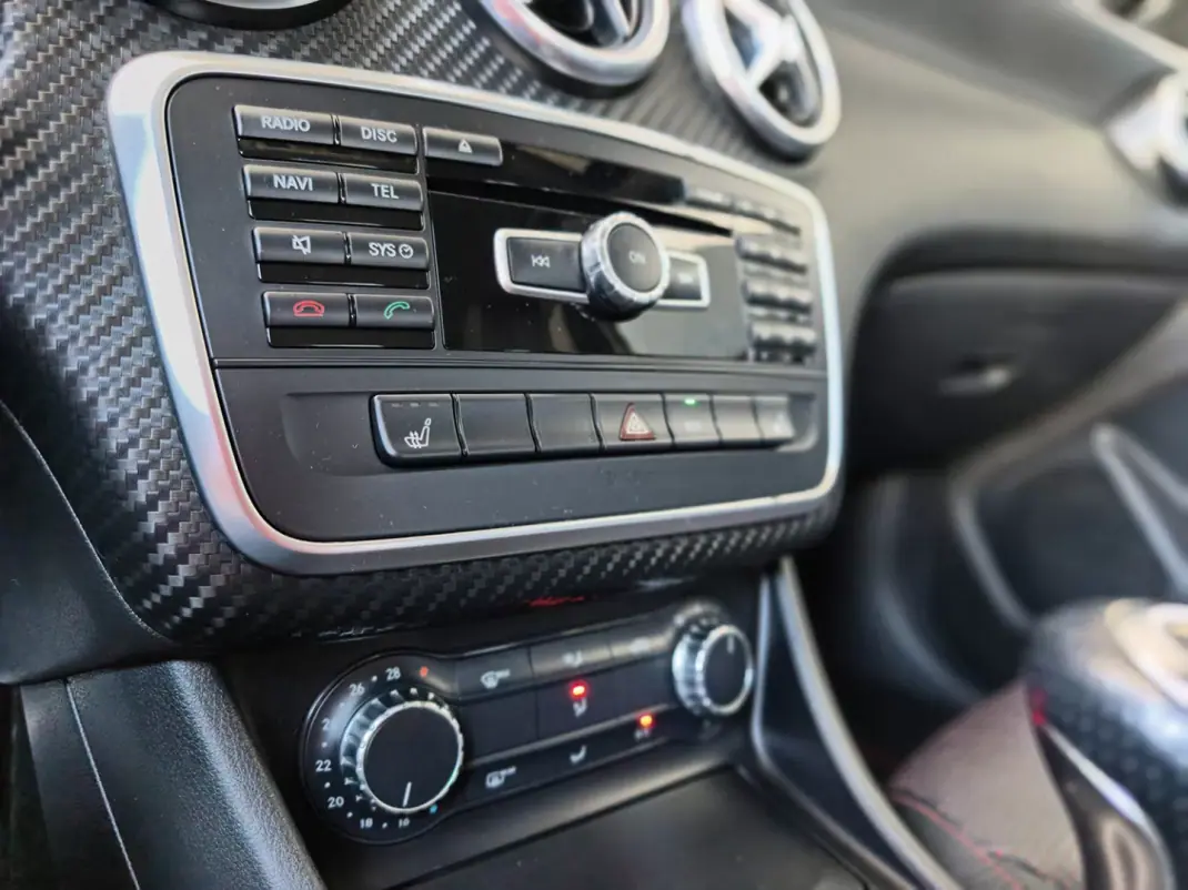 Mercedes-Benz A 180 2013 - 15800 EUR, 204000 km - AUTO.MOTO.pt - 204000km - foto 16 de 17