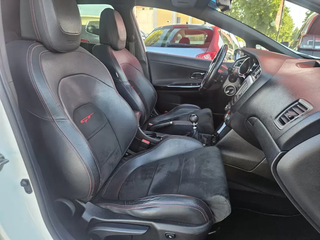 Kia Ceed 2015 - 15900 EUR, 113000 km - 113000km - foto 13 de 31