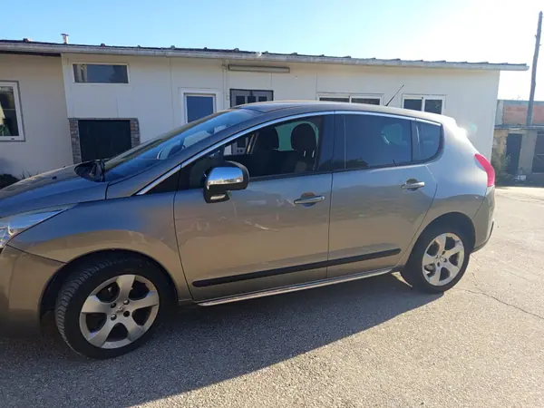 Peugeot 308 SW 2011 — foto 2 de 11