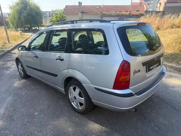 Ford Focus 2004 - 2750 EUR, 155000 km - AUTO.MOTO.pt - 155000km - foto 22 de 24
