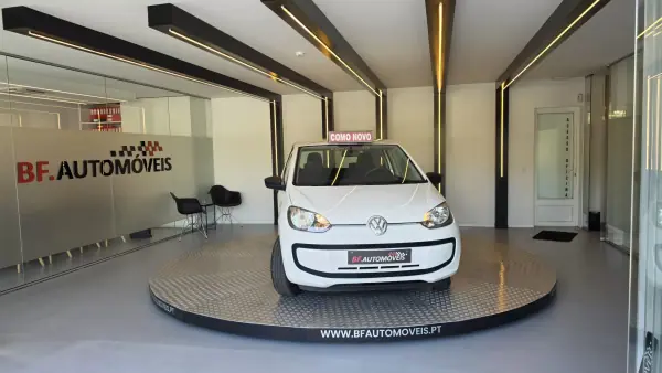 Volkswagen Up! 2016 - 8500 EUR, 79613 km - AUTO.MOTO.pt - 79613km - foto 11 de 49
